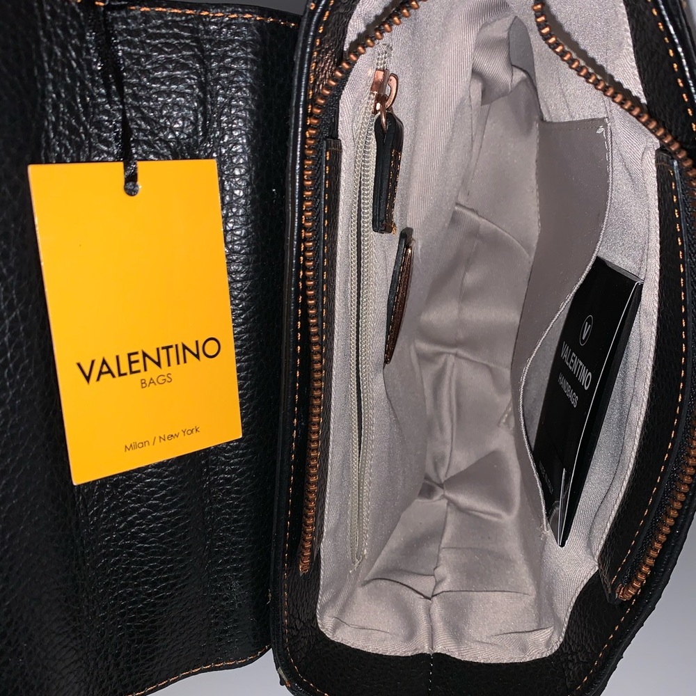 Mario Valentino - Picture 5 of 6